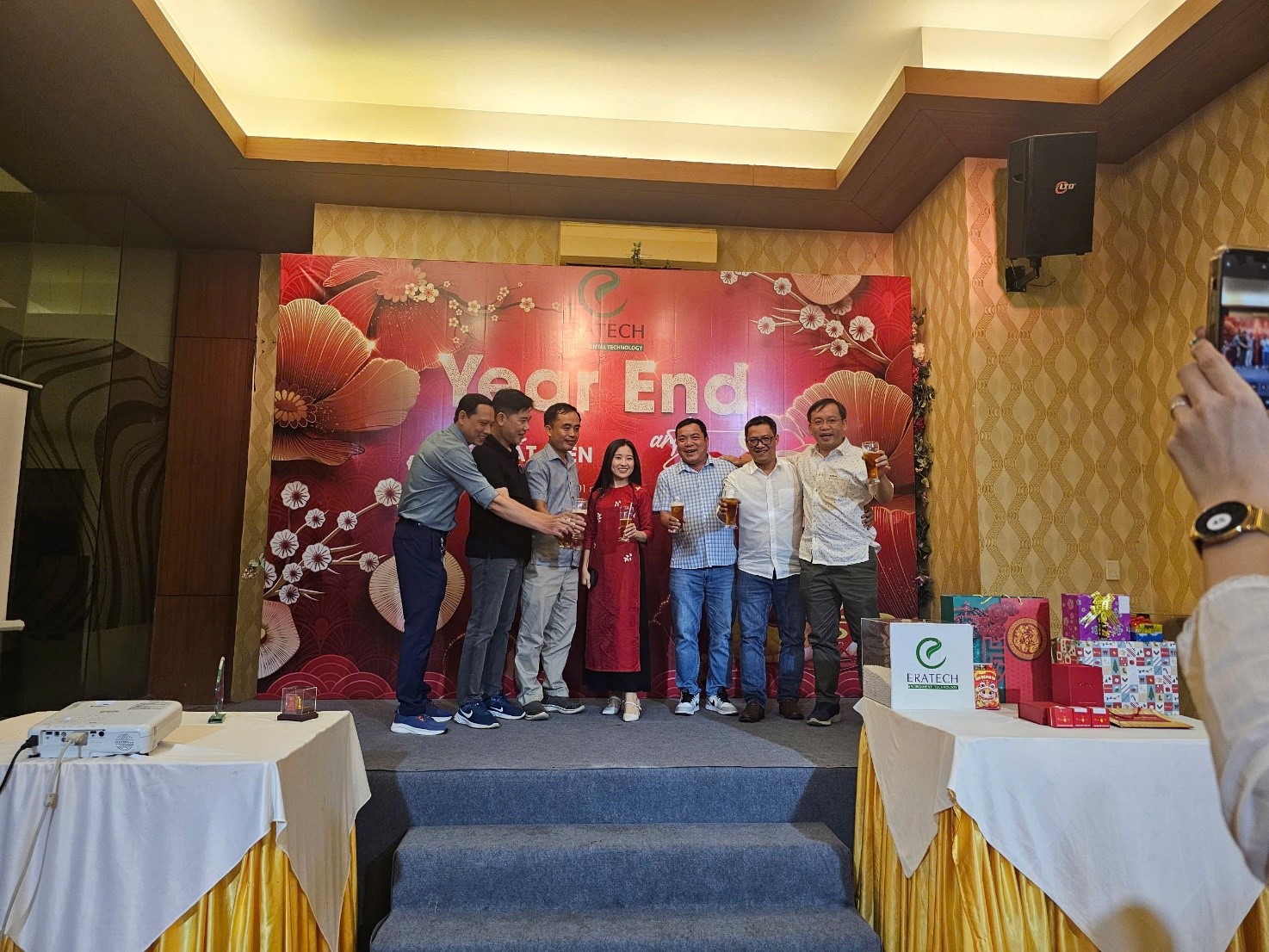 Tiệc tất niên 2024